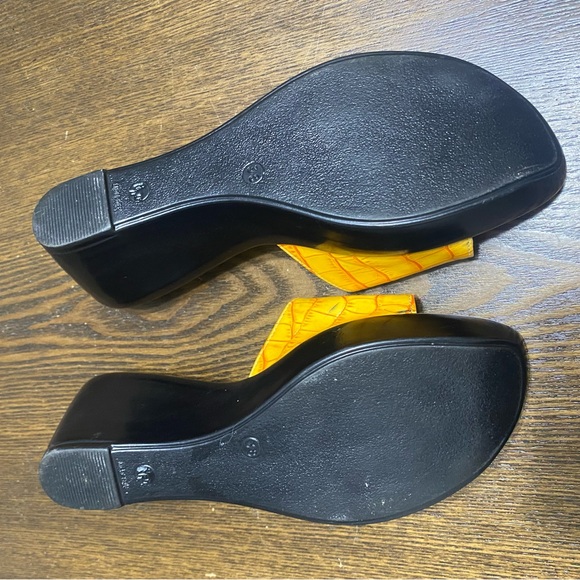 Vintage Athena Alexander Yellow Faux Snakeskin Sandals Heels Size 7 - Picture 4 of 4